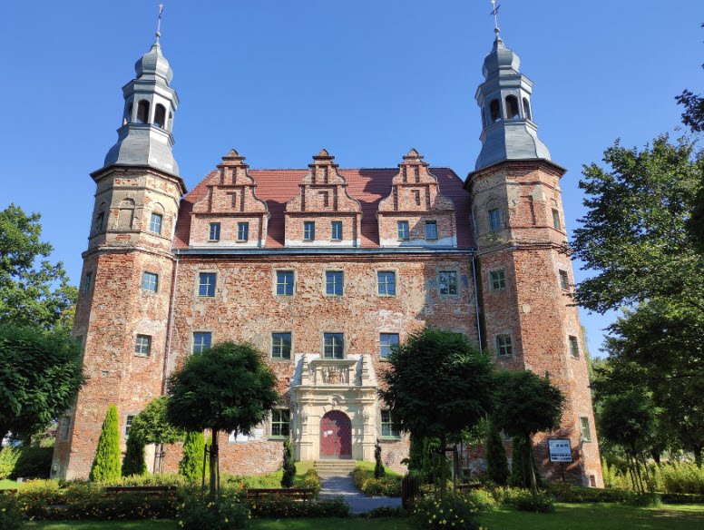 Pałac Fryderyka von Oppersdorffa, Poland
